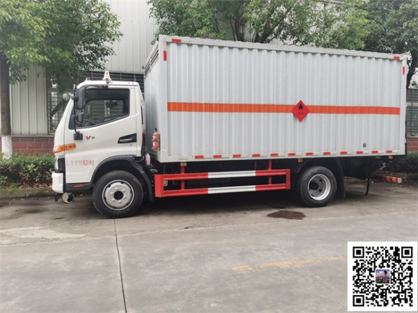 易燃?xì)怏w廂式運(yùn)輸車|江淮5.2米廂體帶液壓尾板氣瓶運(yùn)輸車